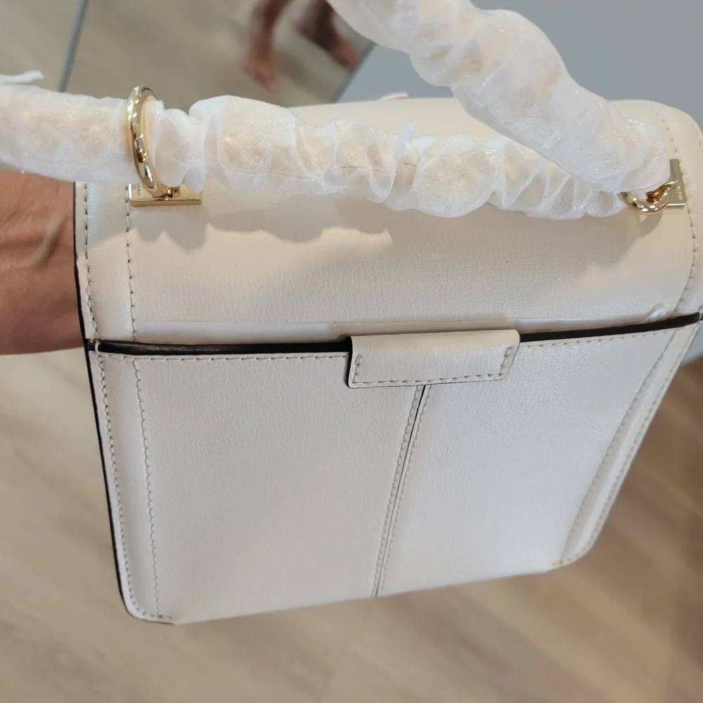 Michael Kors Cream Crossbody Bag with Gold Hardware - Picture 3 of 6